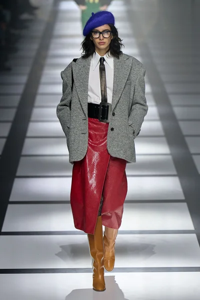 Look 3
